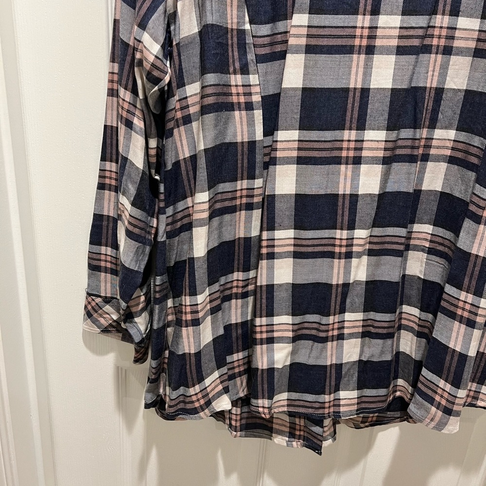 Torrid Top - Picture 12 of 13